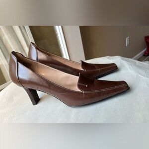 AK Anne Klein iFlex Fletcher Brown Leather Pointed Square Toe Mid Heel Pumps 9.5